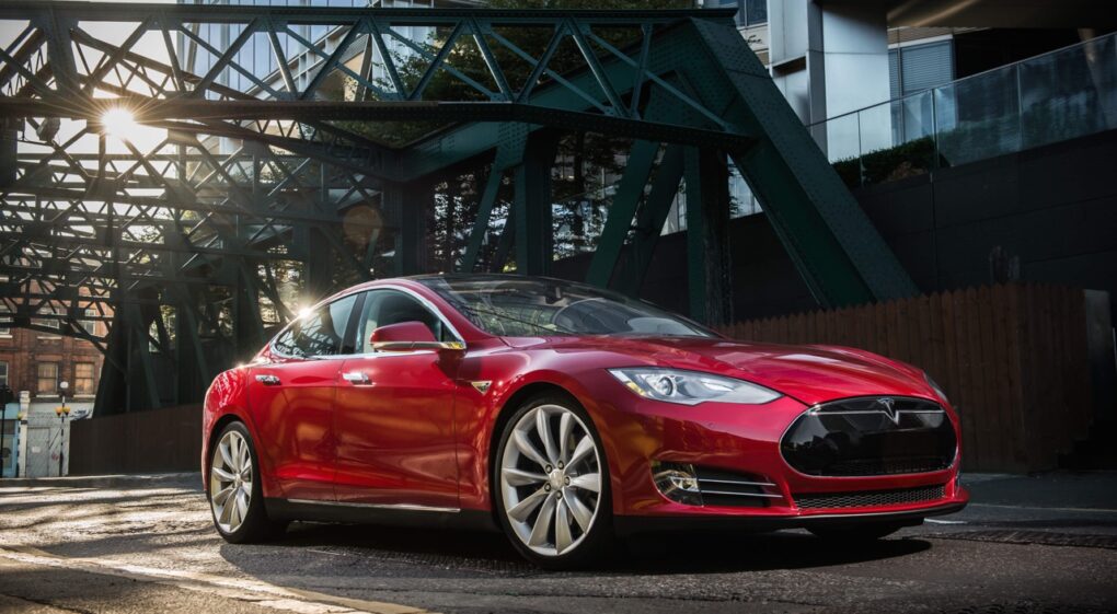 autofrau_1teslaedit_small