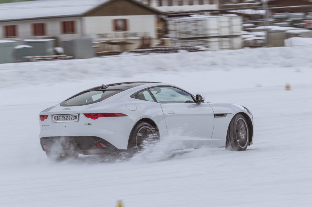 autofrau_jaguar_landrover_ice_driving_experience11