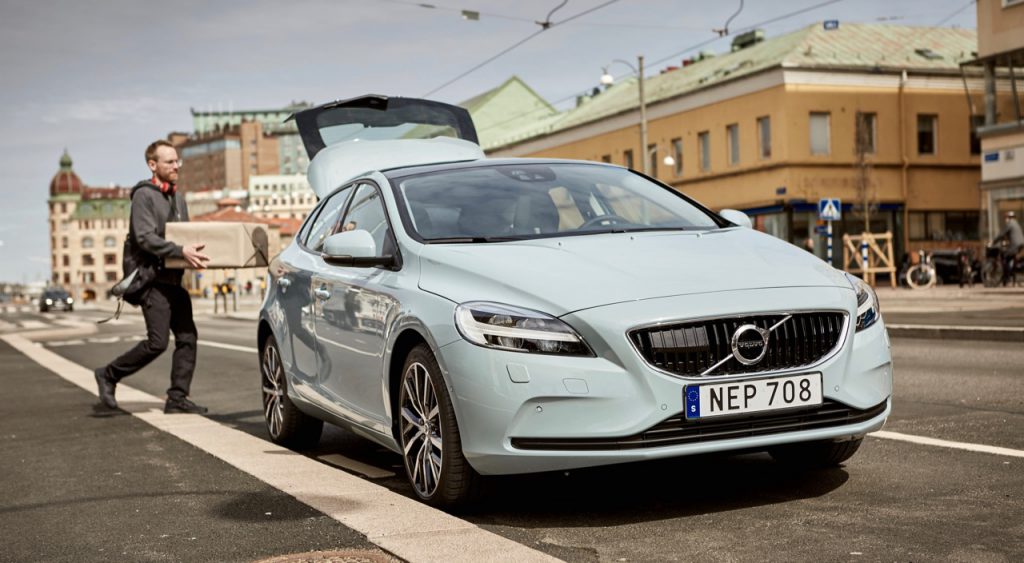 Volvo Cars pioneers two-hour in-car delivery service with Swedish start-up urb-it