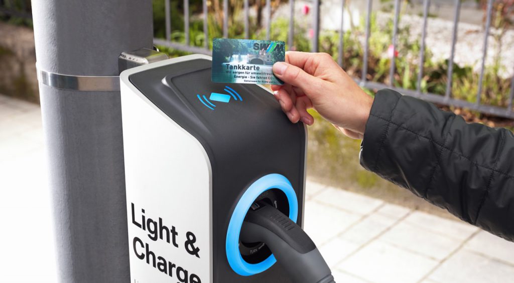 autofrau_bmwlightandcharge - 7