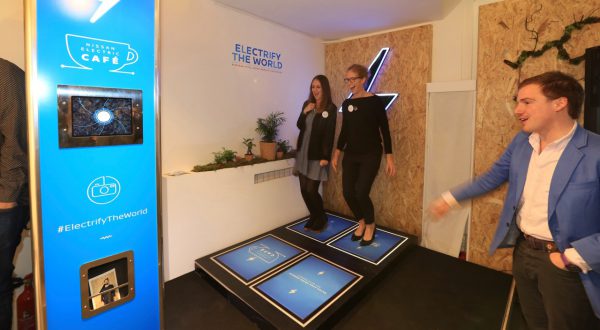 Nissan's electric cafe opens in Paris
